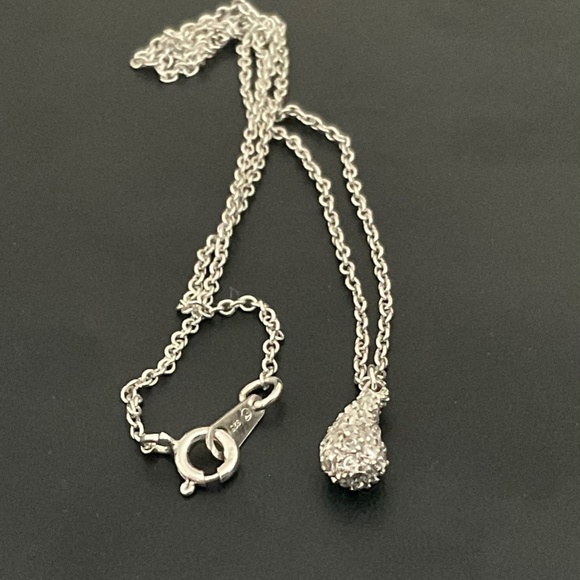 Brand New tear shape pendant with 925 necklace - Picture 2 of 3